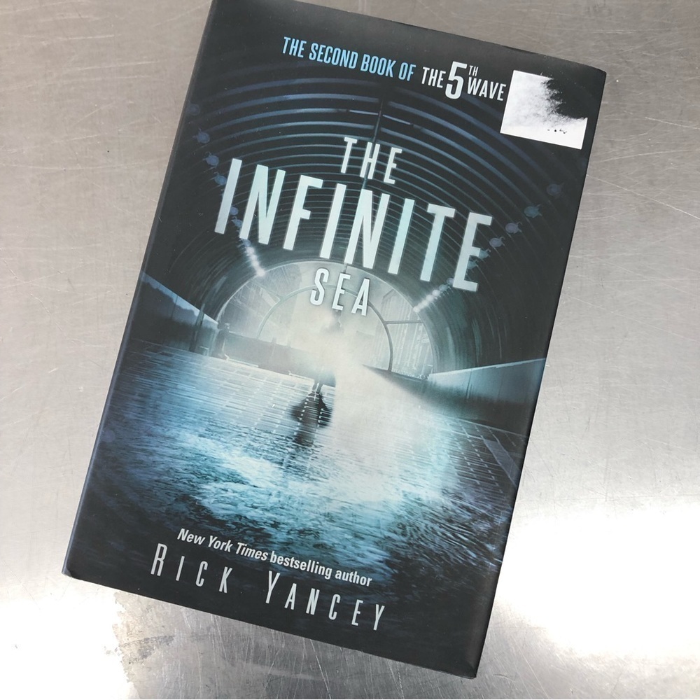 The 5th Wave: The Infinite Sea by: Rick Yancey, hardback book